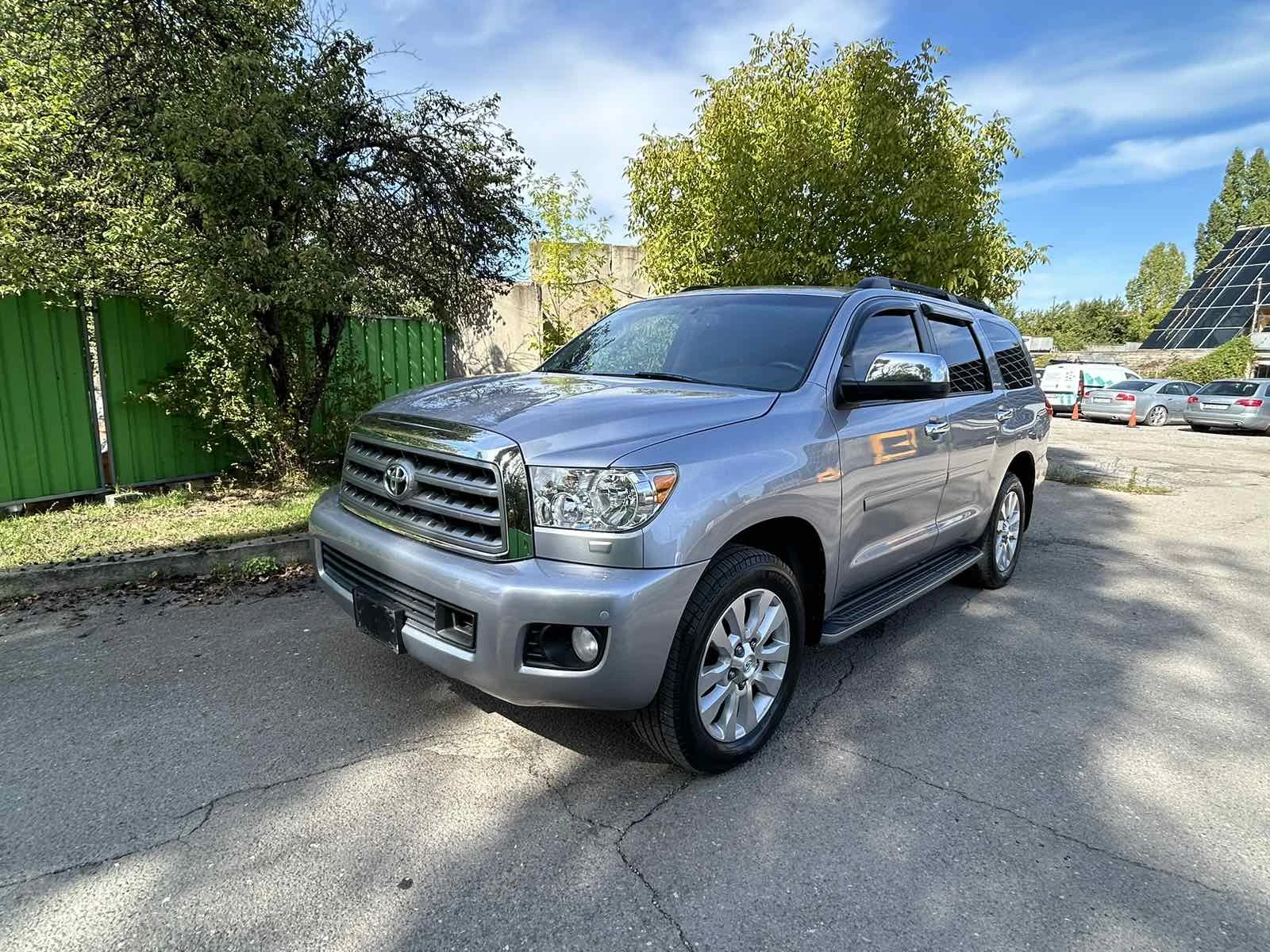 Toyota Sequoia Platinum 5.7 - изображение 8