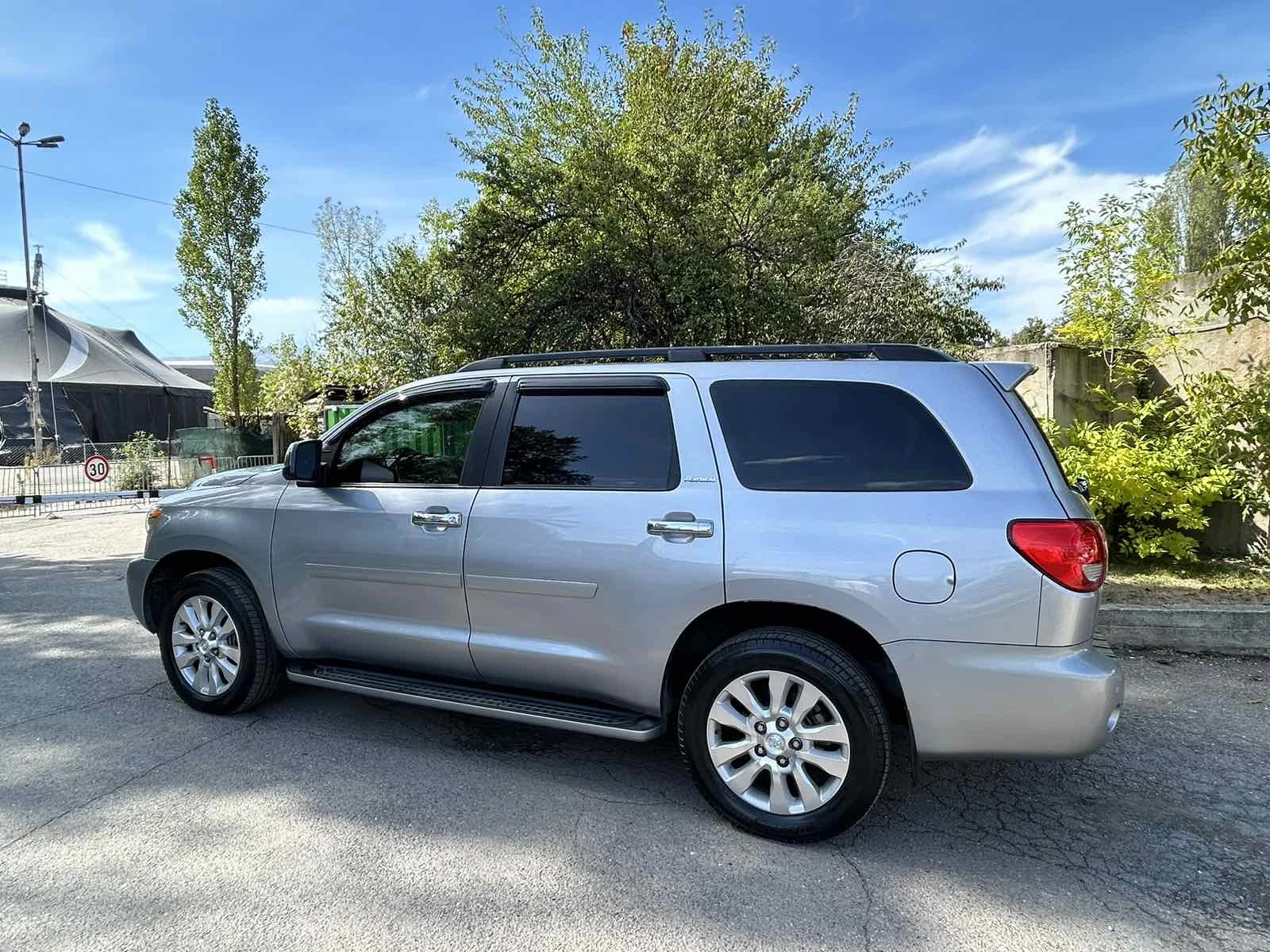 Toyota Sequoia Platinum 5.7 - изображение 3