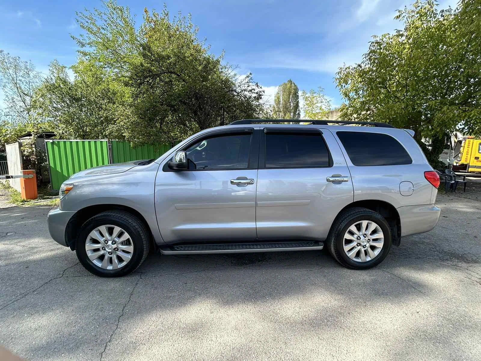 Toyota Sequoia Platinum 5.7 - изображение 2