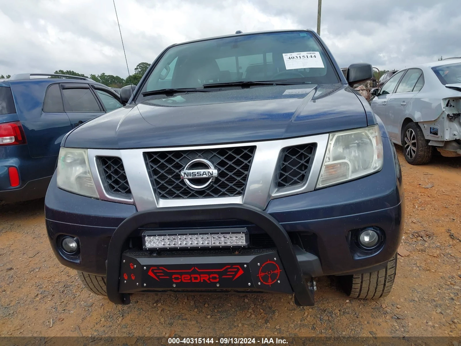 Nissan Frontier 4.0L* Desert runner* 4x4* Automatic - изображение 4