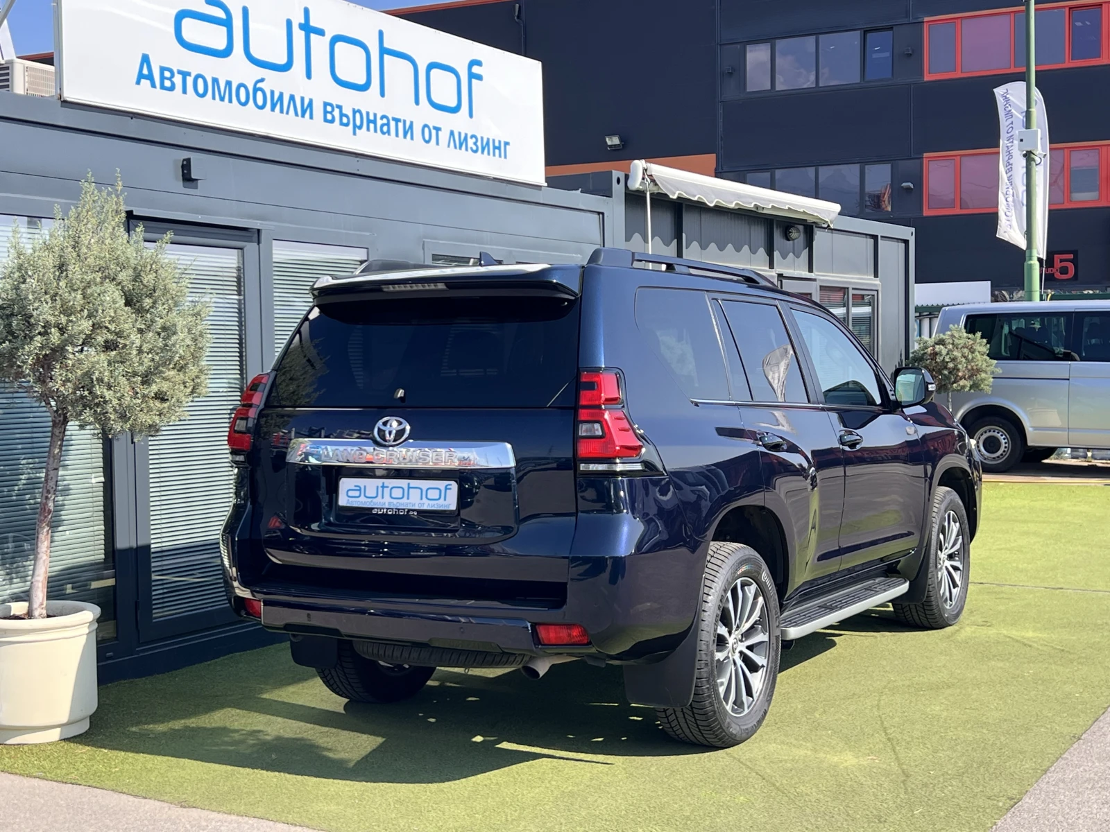Toyota Land cruiser LUXURY PREMIUM/2.8D/177K.C./6AT Гаранция  - изображение 4