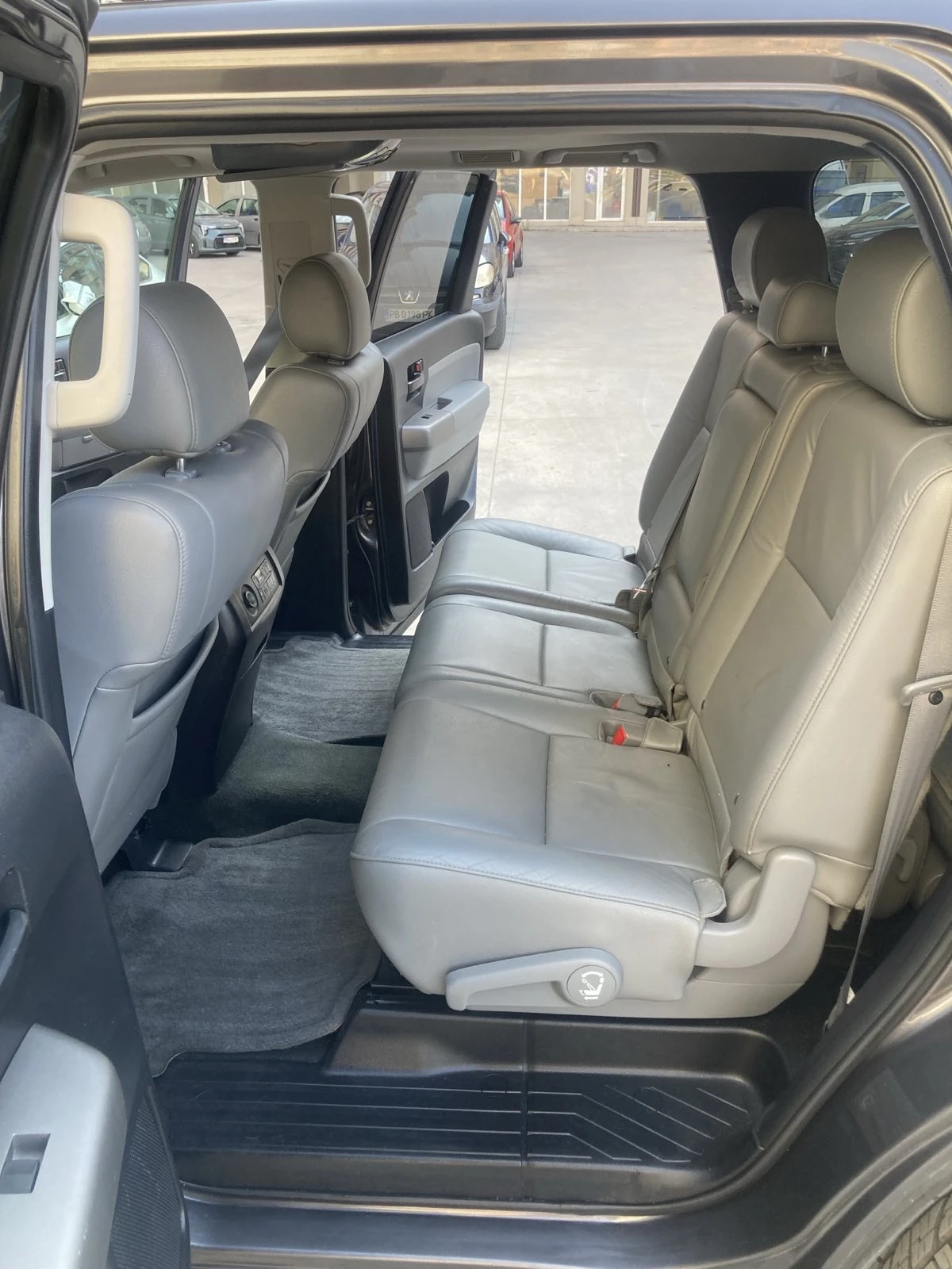 Toyota Sequoia 5.7 Газов инжекцион - изображение 10