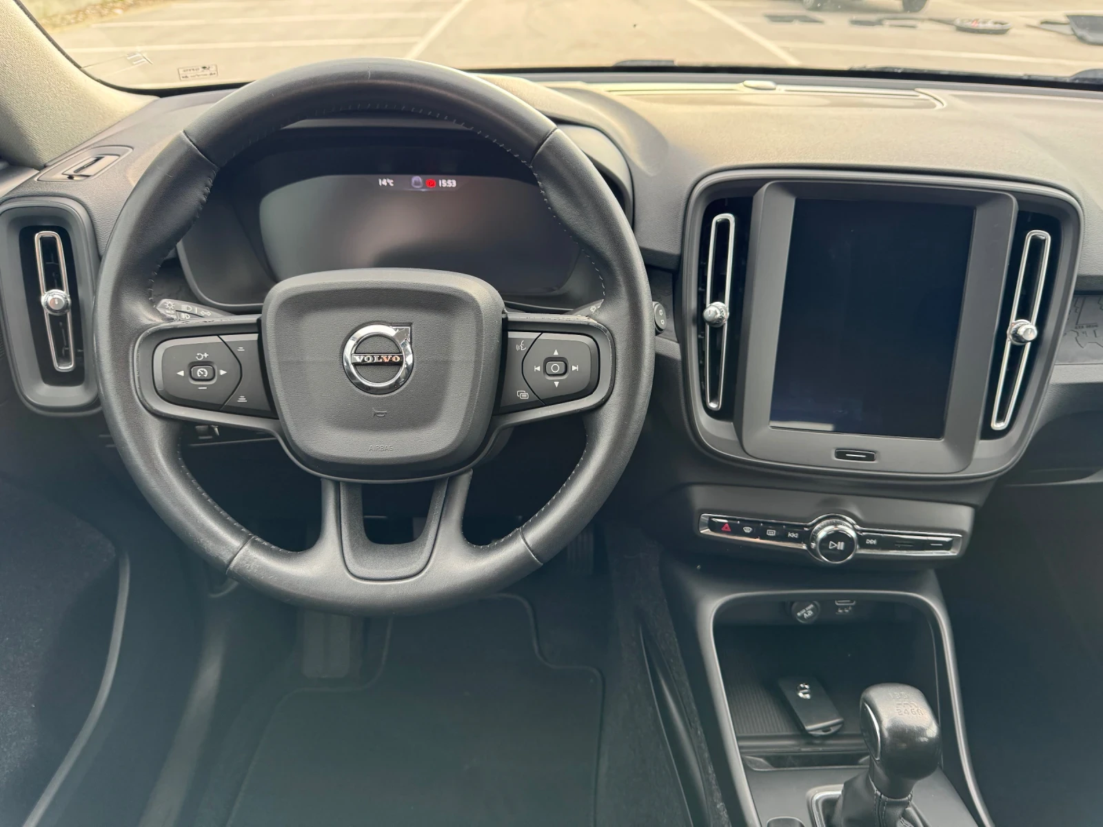 Volvo XC40 1.5 i T3 - INSCRIPTION/ EURO 6D - 101.000 km!!! - изображение 10