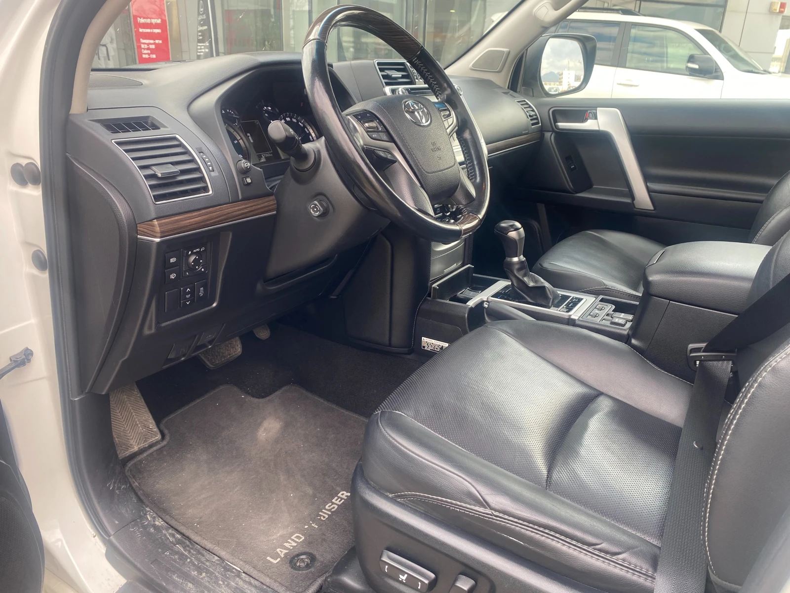 Toyota Land cruiser 150 2.8D Luxury, снимка 14 - Автомобили и джипове - 53861581