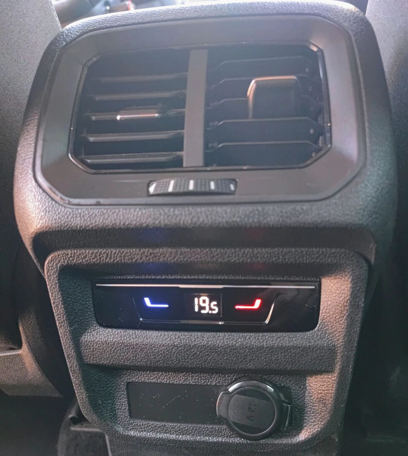 VW Tiguan 4Мotion Фабрична гаранция, снимка 5 - Автомобили и джипове - 53887647