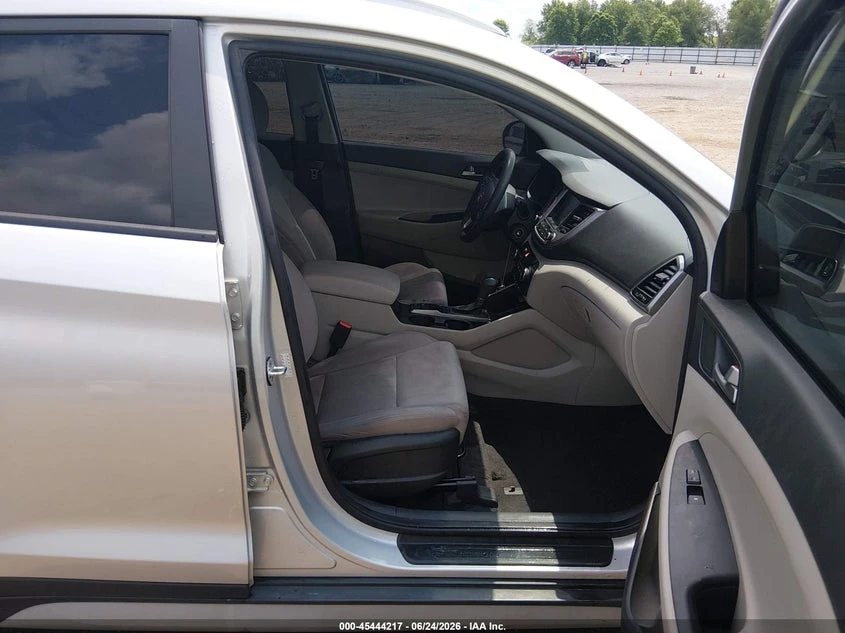 Hyundai Tucson 2.0l Sel, снимка 5 - Автомобили и джипове - 55570447