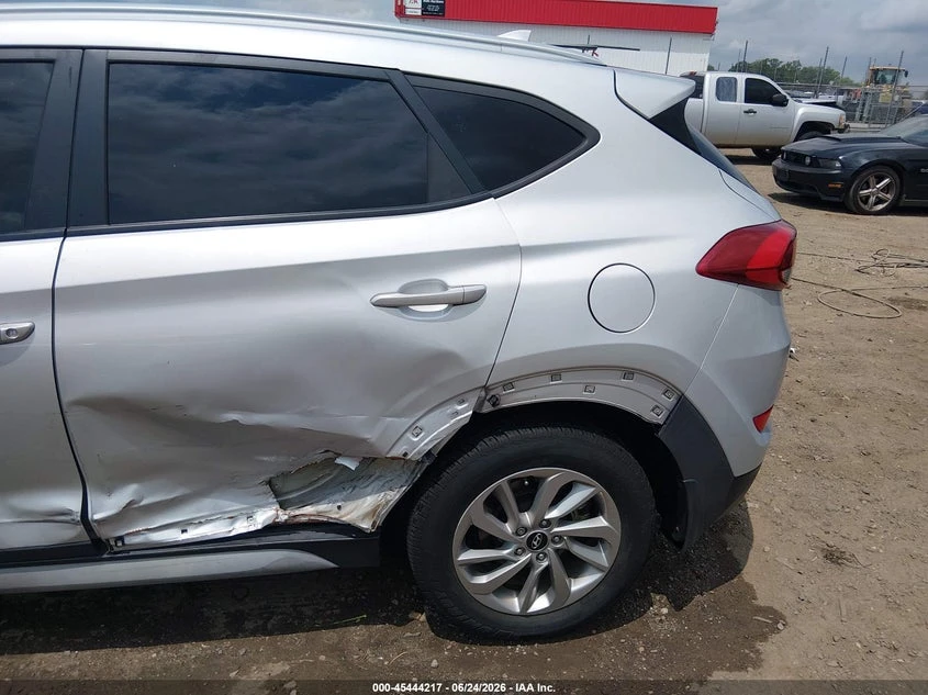 Hyundai Tucson 2.0l Sel, снимка 6 - Автомобили и джипове - 55570447