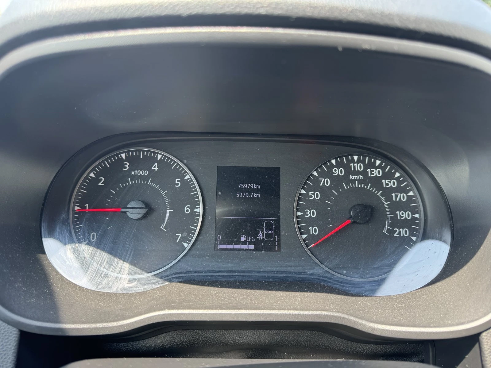 Dacia Duster 1.0 Tce  LPG, снимка 14 - Автомобили и джипове - 55717837