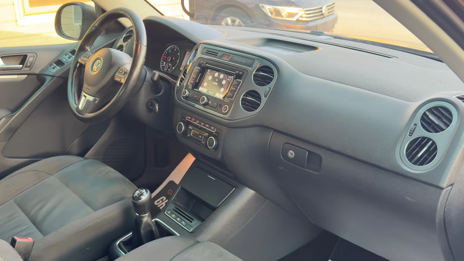 VW Tiguan ФЕЙСЛИФТ Sport&Style BLUEMOTION , снимка 12 - Автомобили и джипове - 55824825
