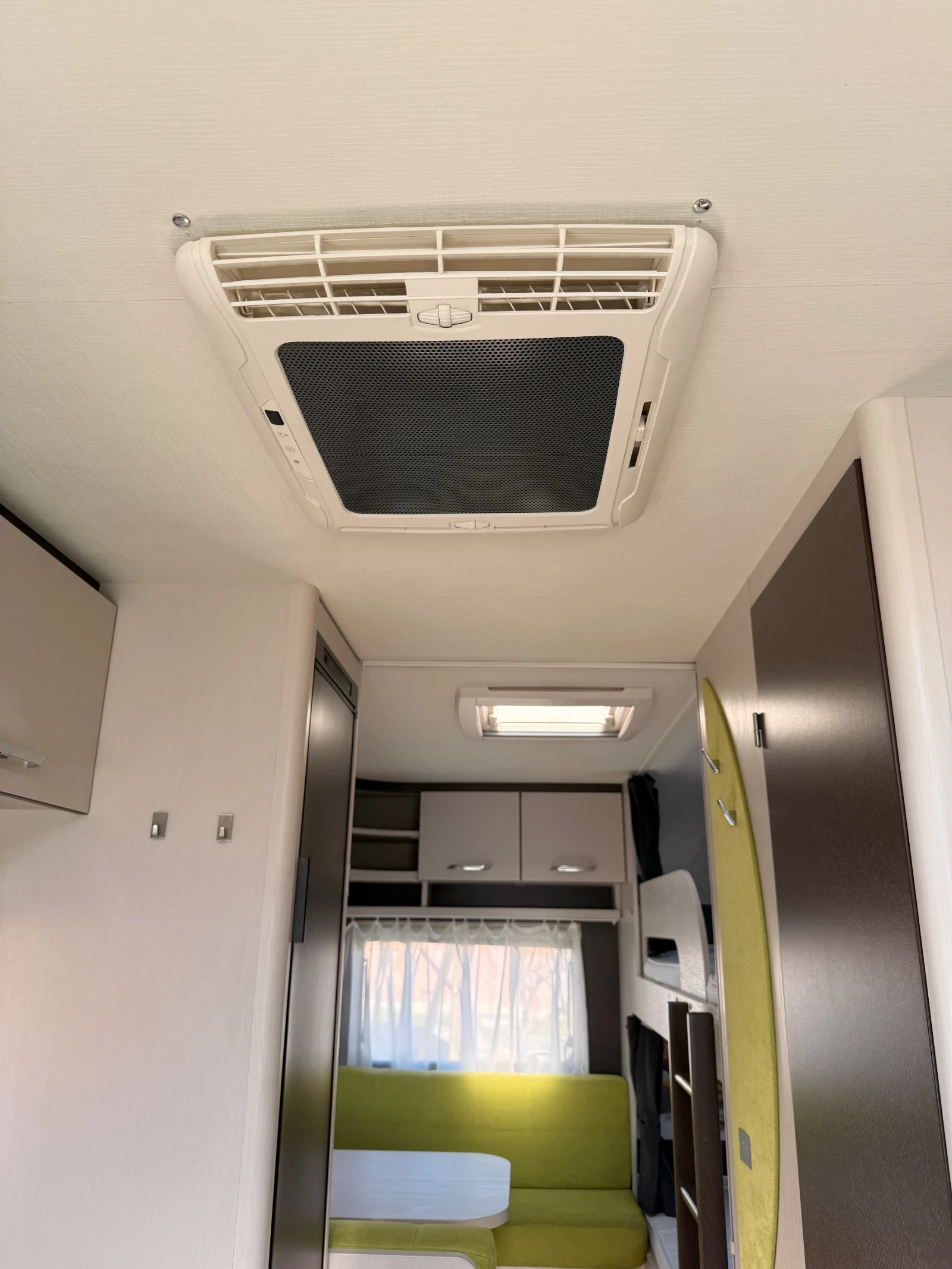 Каравана Dethleffs C-go, снимка 13 - Каравани и кемпери - 53736383