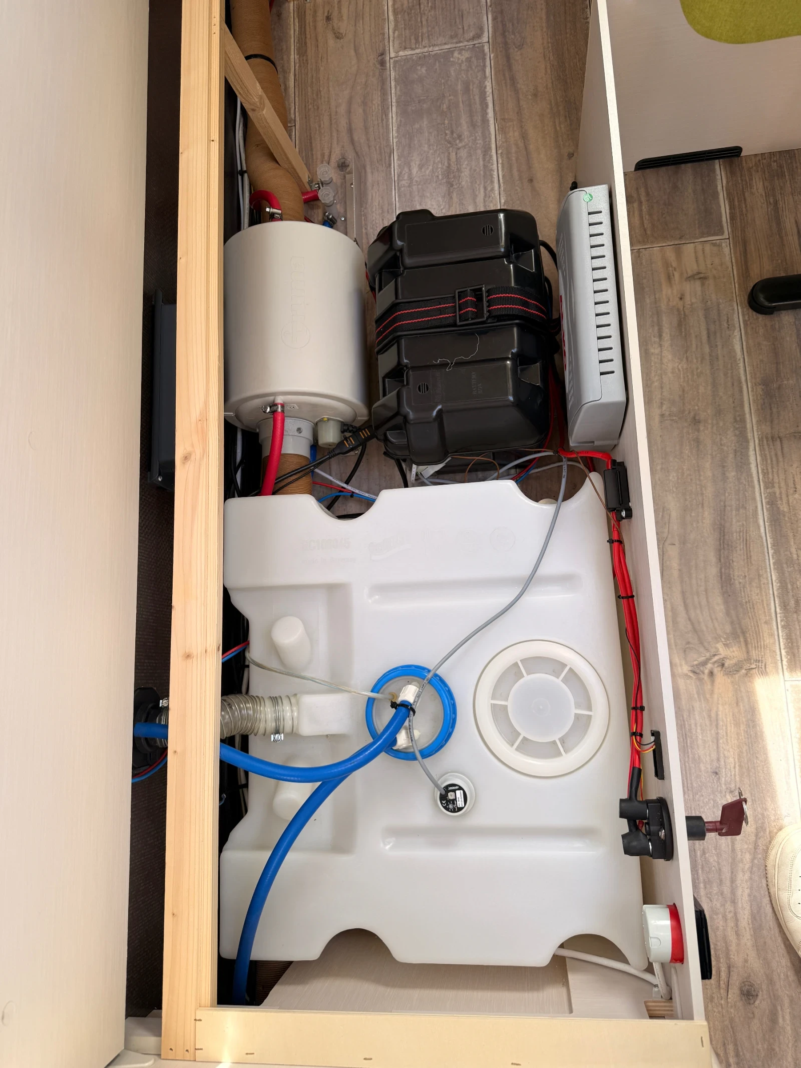 Каравана Dethleffs C-go, снимка 15 - Каравани и кемпери - 53736383