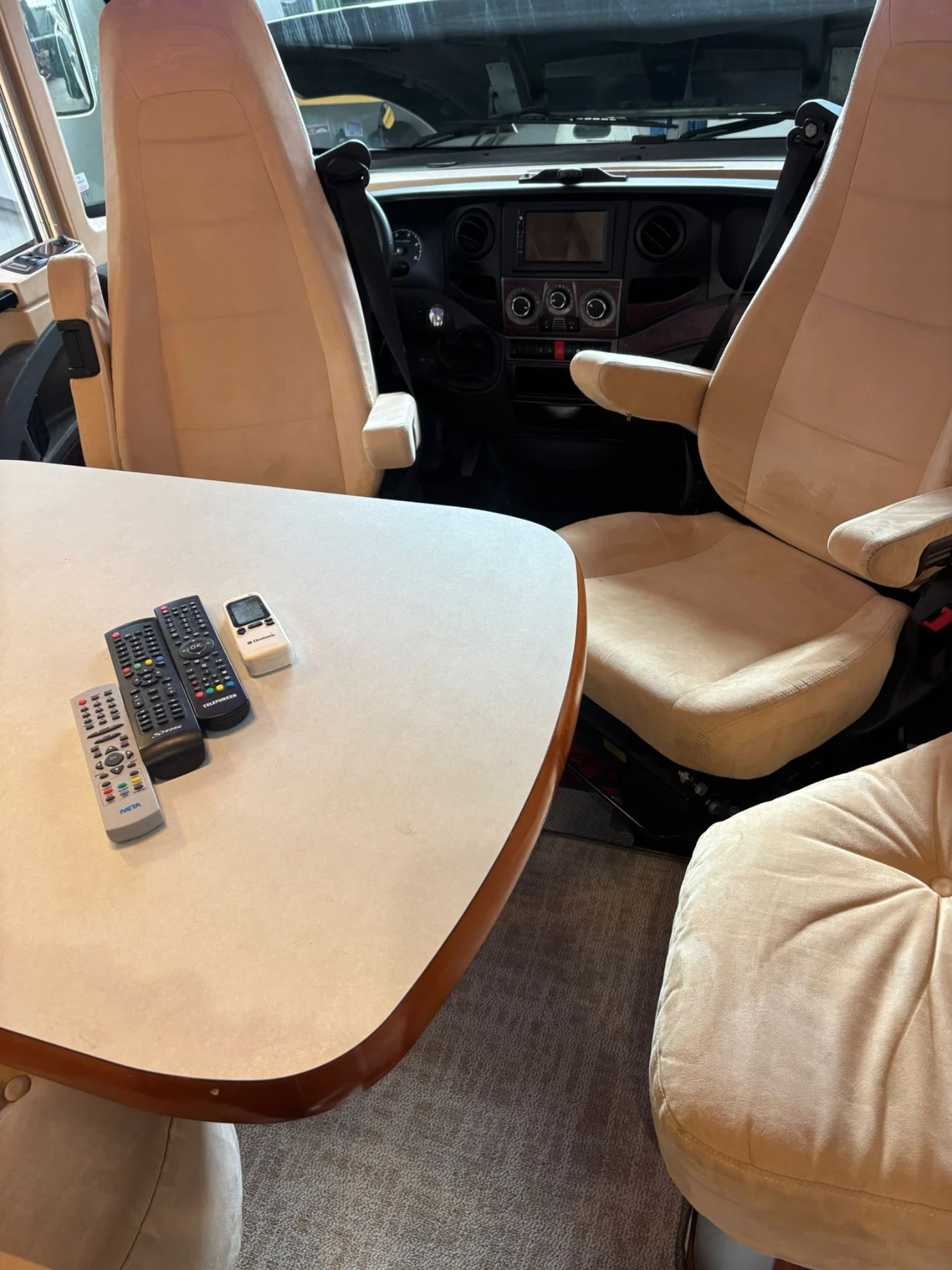 Кемпер Laika Kreos 8009, снимка 9 - Каравани и кемпери - 54160015