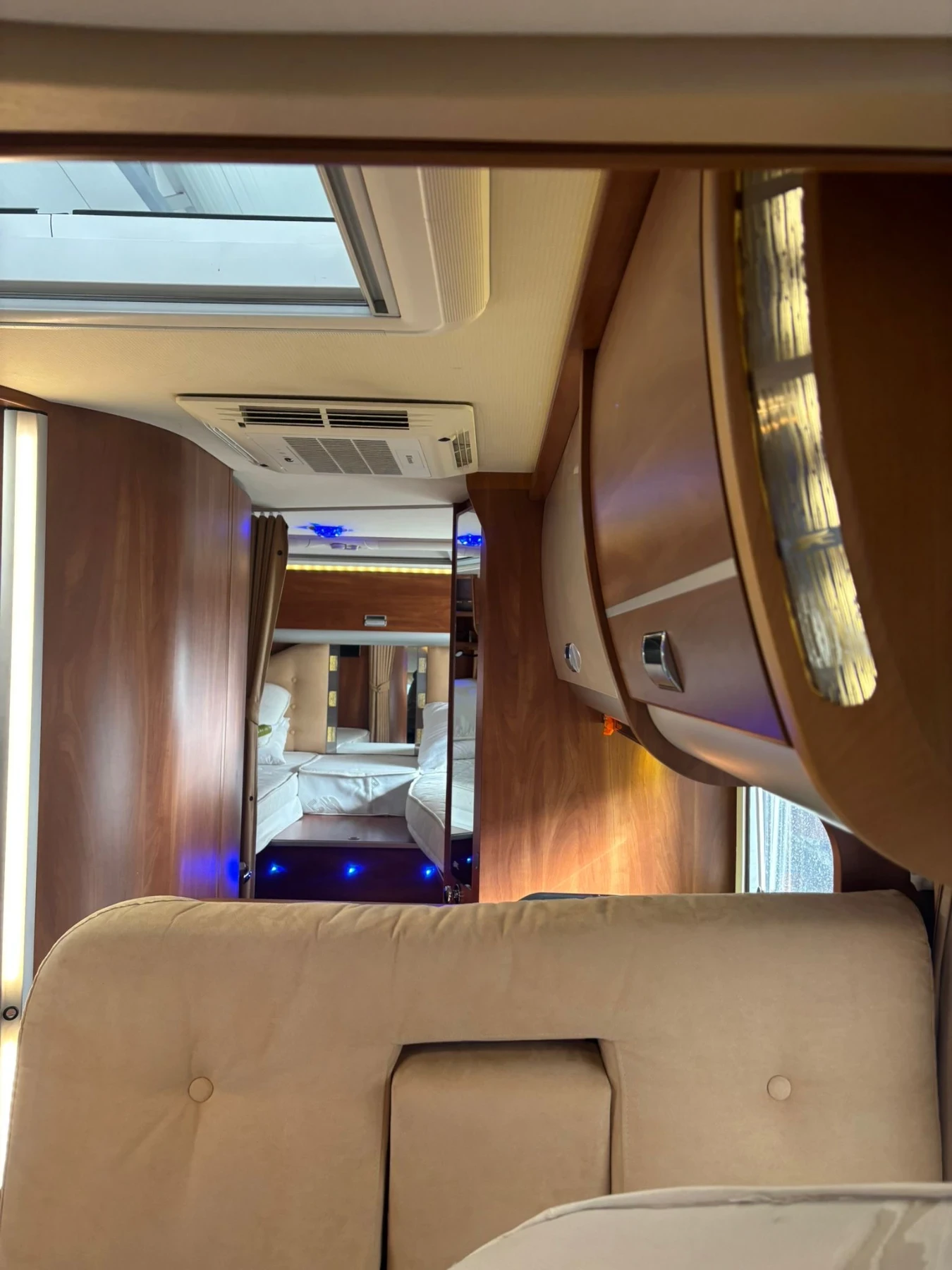 Кемпер Laika Kreos 8009, снимка 11 - Каравани и кемпери - 54160015