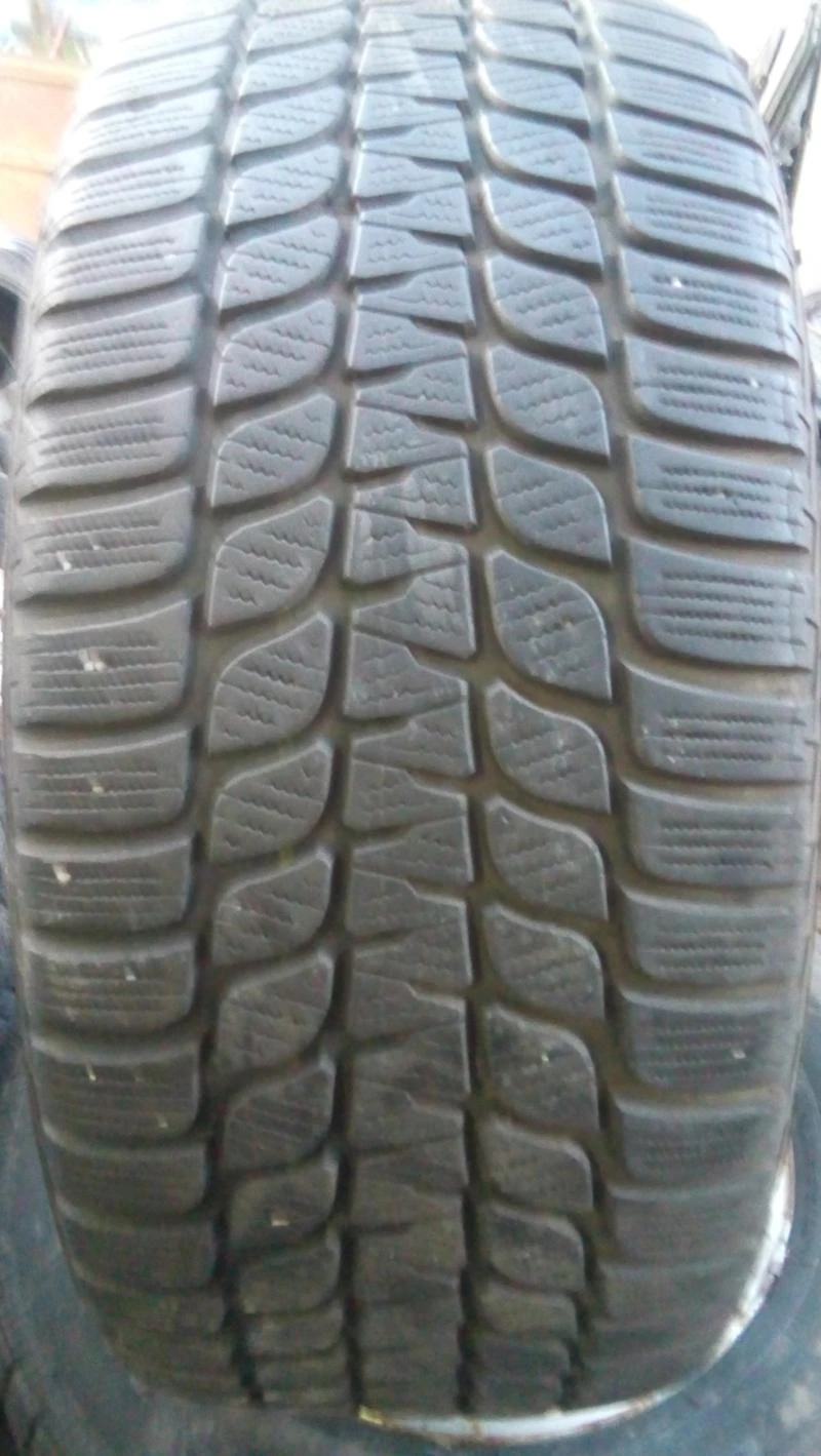 Гуми Зимни 245/40R19, снимка 1 - Гуми и джанти - 27552838