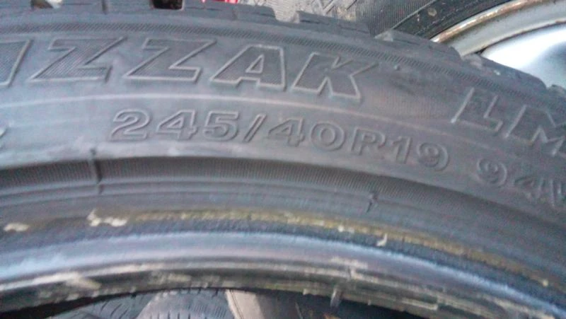 Гуми Зимни 245/40R19, снимка 7 - Гуми и джанти - 27552838