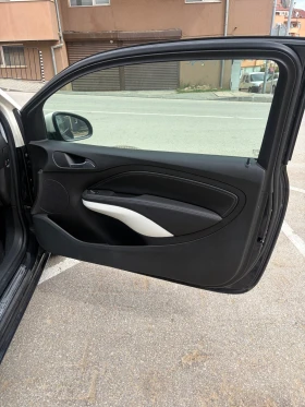 Opel Adam 1.4i кожа, подгрев мултимедия, снимка 11