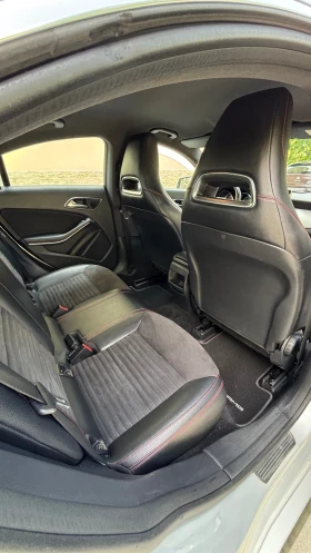 Mercedes-Benz CLA 220, снимка 9