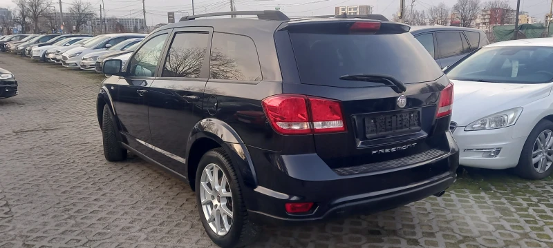 Fiat Freemont FULL 7-МЕСТА ИЗКЛЮЧИТЕЛН СЕРВИ КНИЖК УНИКТ ОБСЛУЖН, снимка 4 - Автомобили и джипове - 22214727