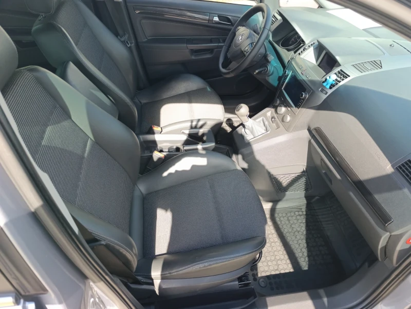 Opel Zafira, снимка 3 - Автомобили и джипове - 52328756