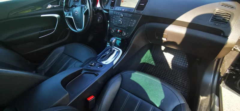 Opel Insignia Sports Tourer 2.8 V6 Turbo (260 Hp) 4x4 Automatic, снимка 12 - Автомобили и джипове - 52036432