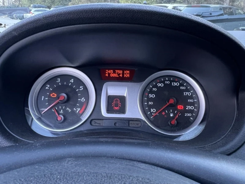 Renault Clio MkIII 1.6, снимка 10 - Автомобили и джипове - 52473463