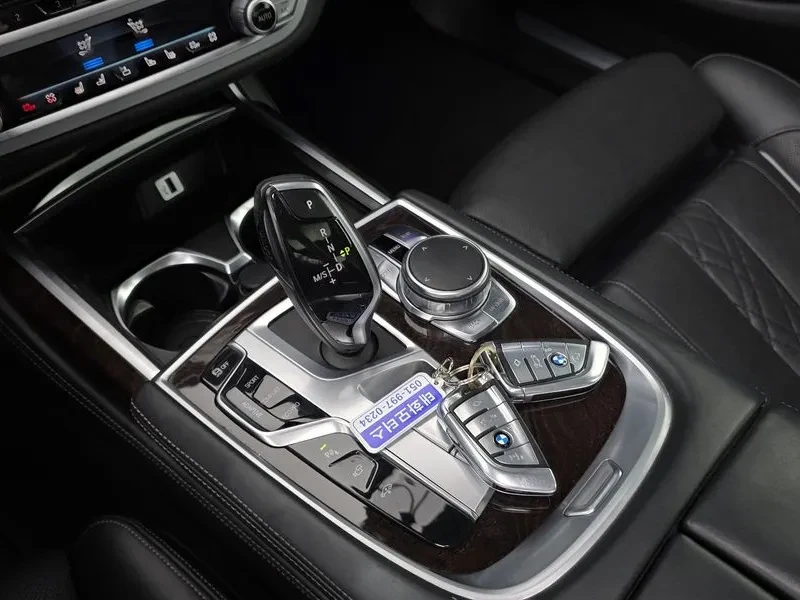 BMW 750 (G11) 750Li xDrive, снимка 9 - Автомобили и джипове - 55313320