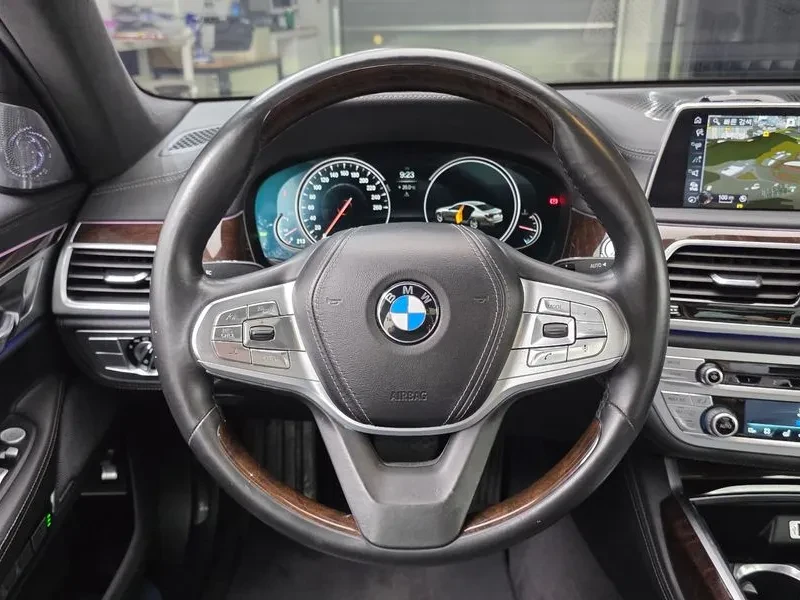 BMW 750 (G11) 750Li xDrive, снимка 14 - Автомобили и джипове - 55313320