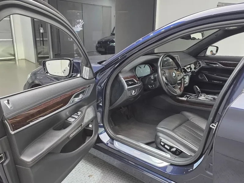 BMW 750 (G11) 750Li xDrive, снимка 10 - Автомобили и джипове - 55313320