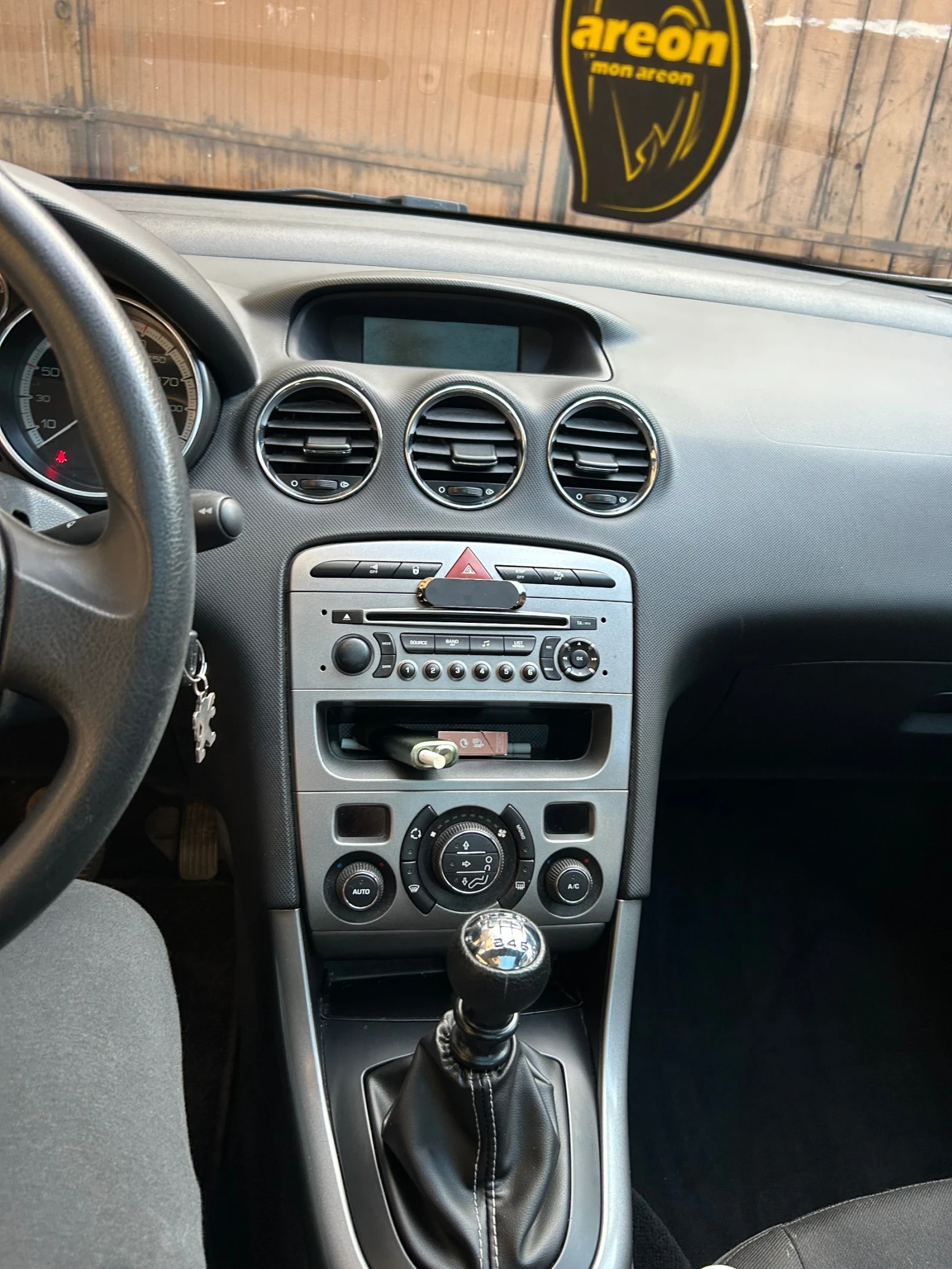 Peugeot 308 Sw 2.0hdi - изображение 9