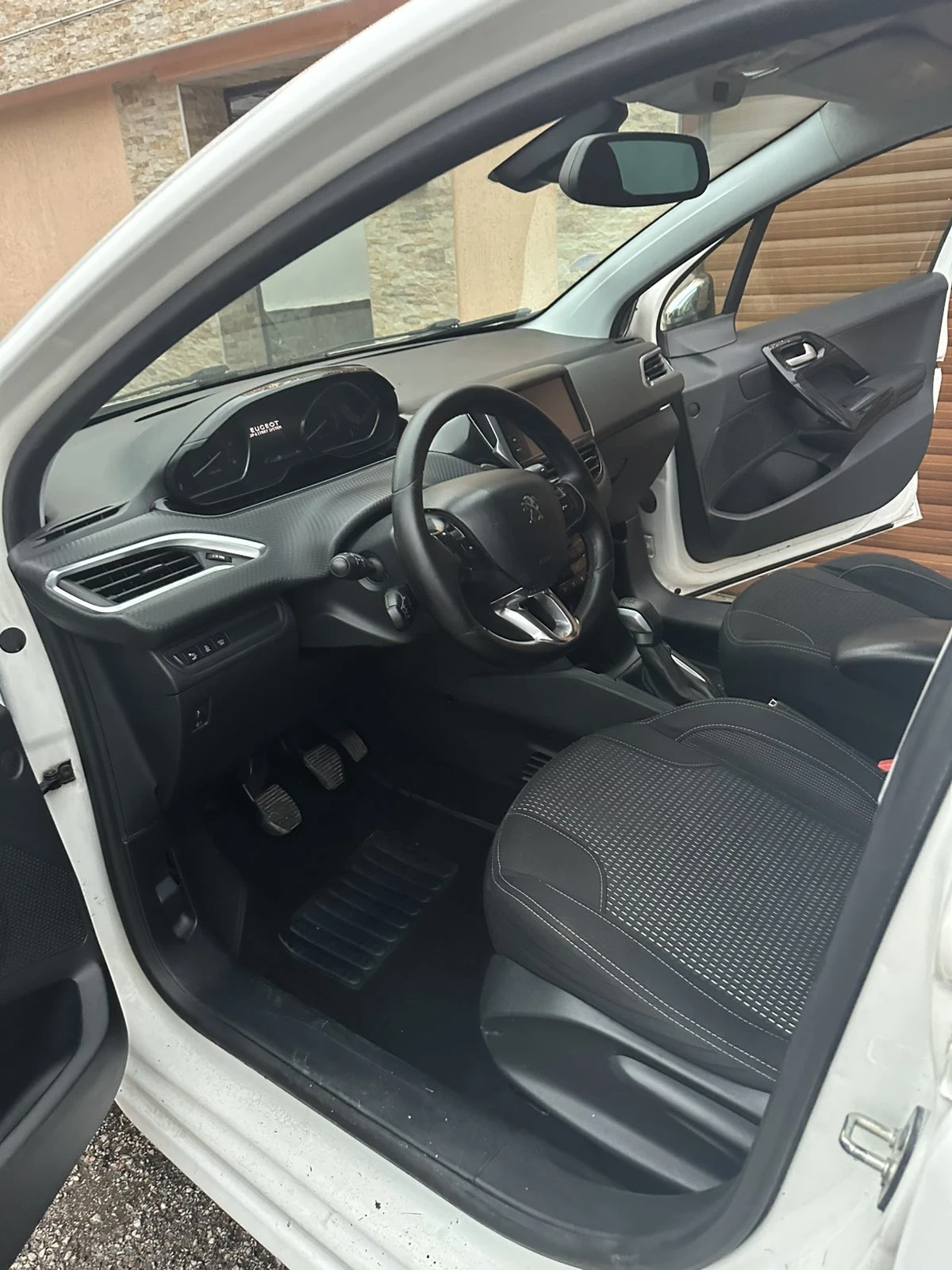 Peugeot 208 1.6BLUE HDI, LED | Mobile.bg   11