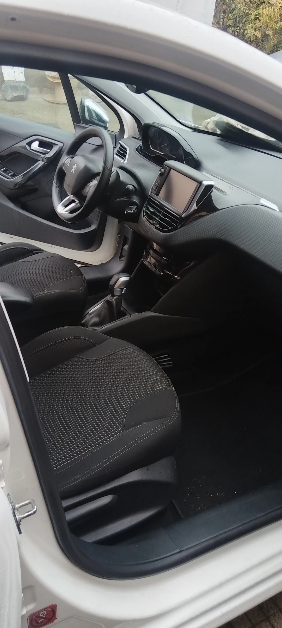 Peugeot 208 1.6BLUE HDI, LED | Mobile.bg   9