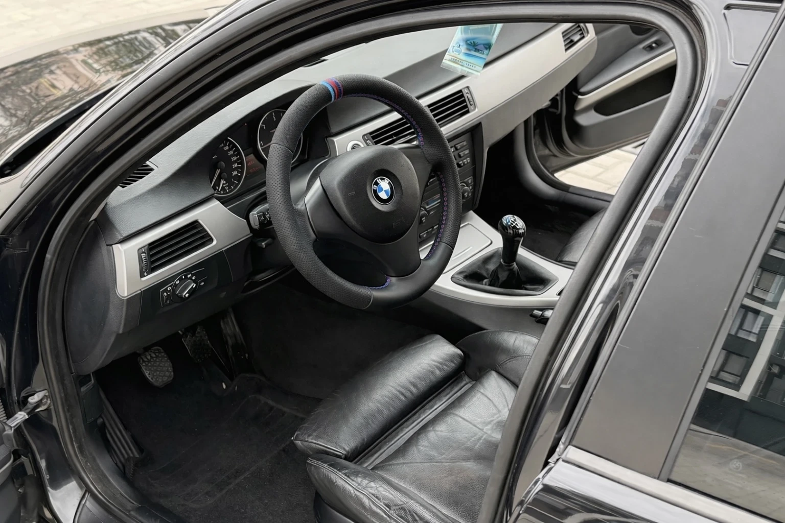 BMW 320 d 2007г 6-ск, снимка 9 - Автомобили и джипове - 53939485