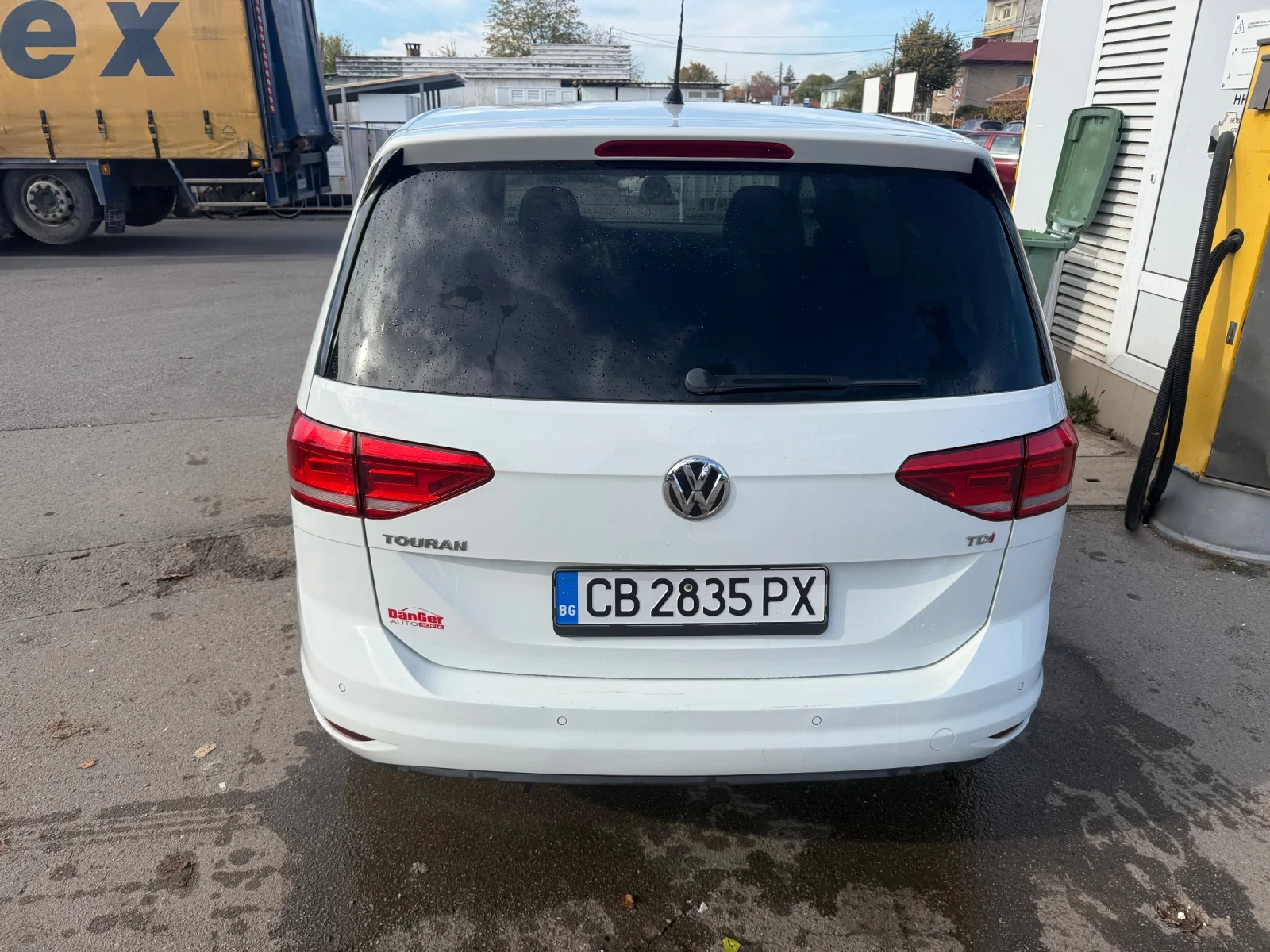 VW Touran 1.6 TDI 7 местен EURO6B , снимка 6 - Автомобили и джипове - 54144784