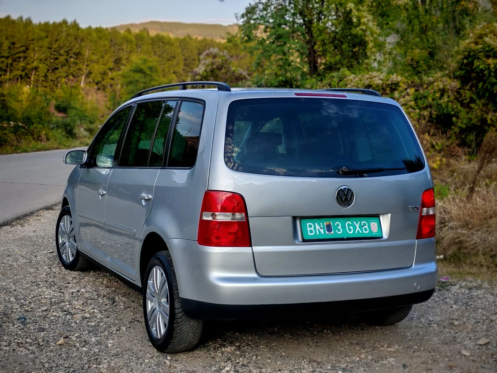 VW Touran 1.9TDI(101)* 6-СКОРОСТИ* КЛИМАТРОНИК* НОВ ВНОС* , снимка 5 - Автомобили и джипове - 56143368