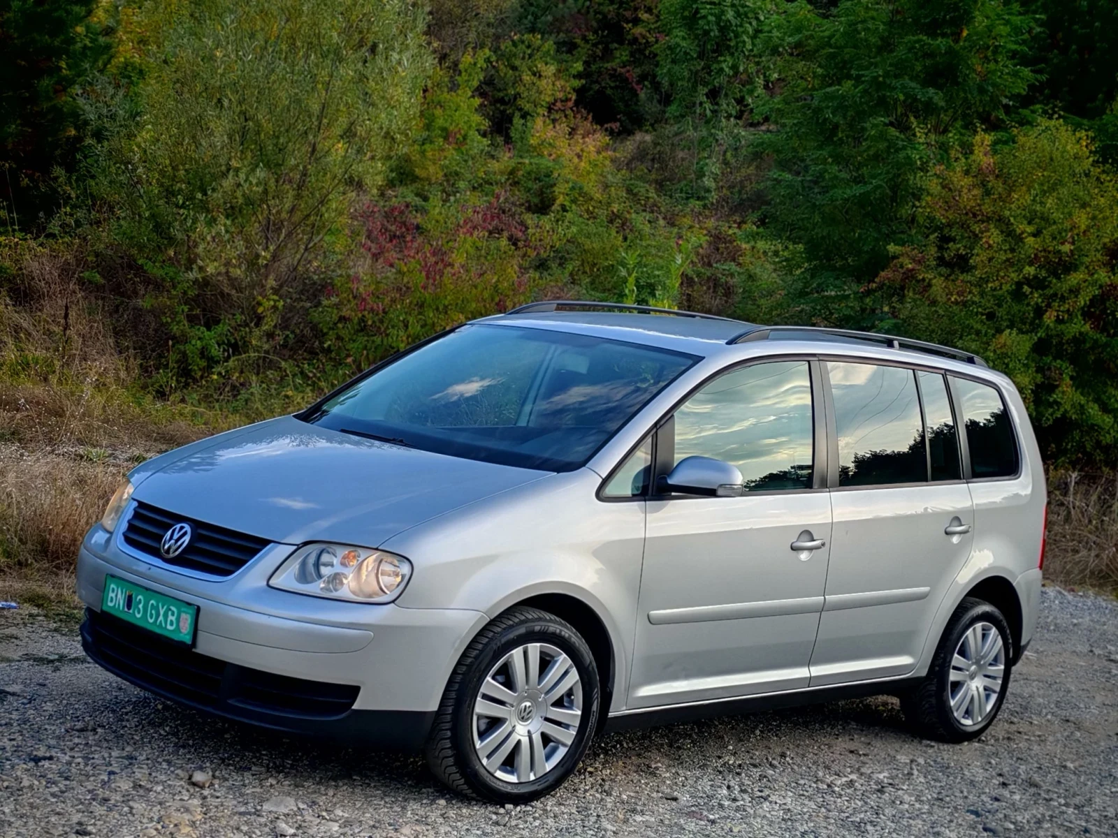 VW Touran 1.9TDI(101)* 6-СКОРОСТИ* КЛИМАТРОНИК* НОВ ВНОС* , снимка 3 - Автомобили и джипове - 56143368