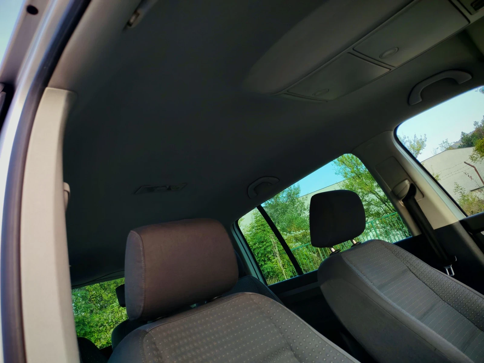 VW Touran 1.9TDI(101)* 6-СКОРОСТИ* КЛИМАТРОНИК* НОВ ВНОС* , снимка 13 - Автомобили и джипове - 56143368