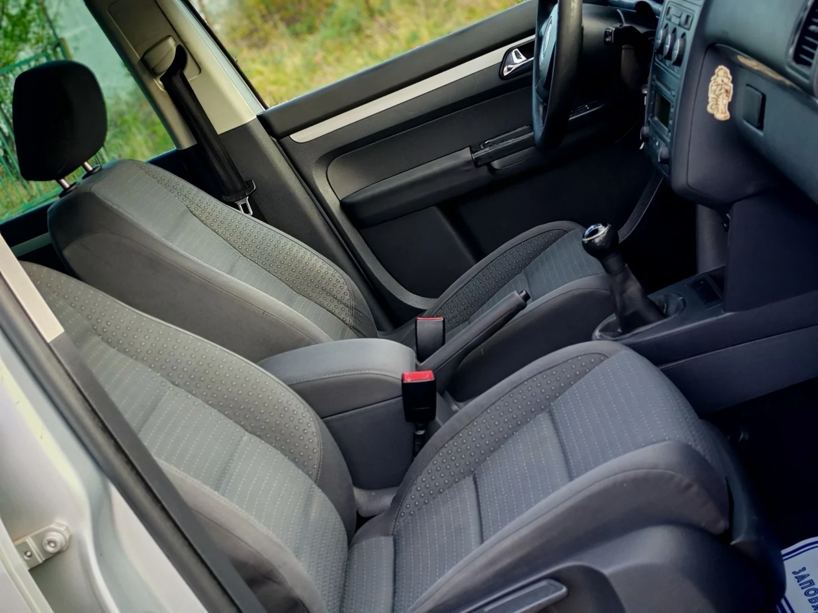 VW Touran 1.9TDI(101)* 6-СКОРОСТИ* КЛИМАТРОНИК* НОВ ВНОС* , снимка 11 - Автомобили и джипове - 56143368