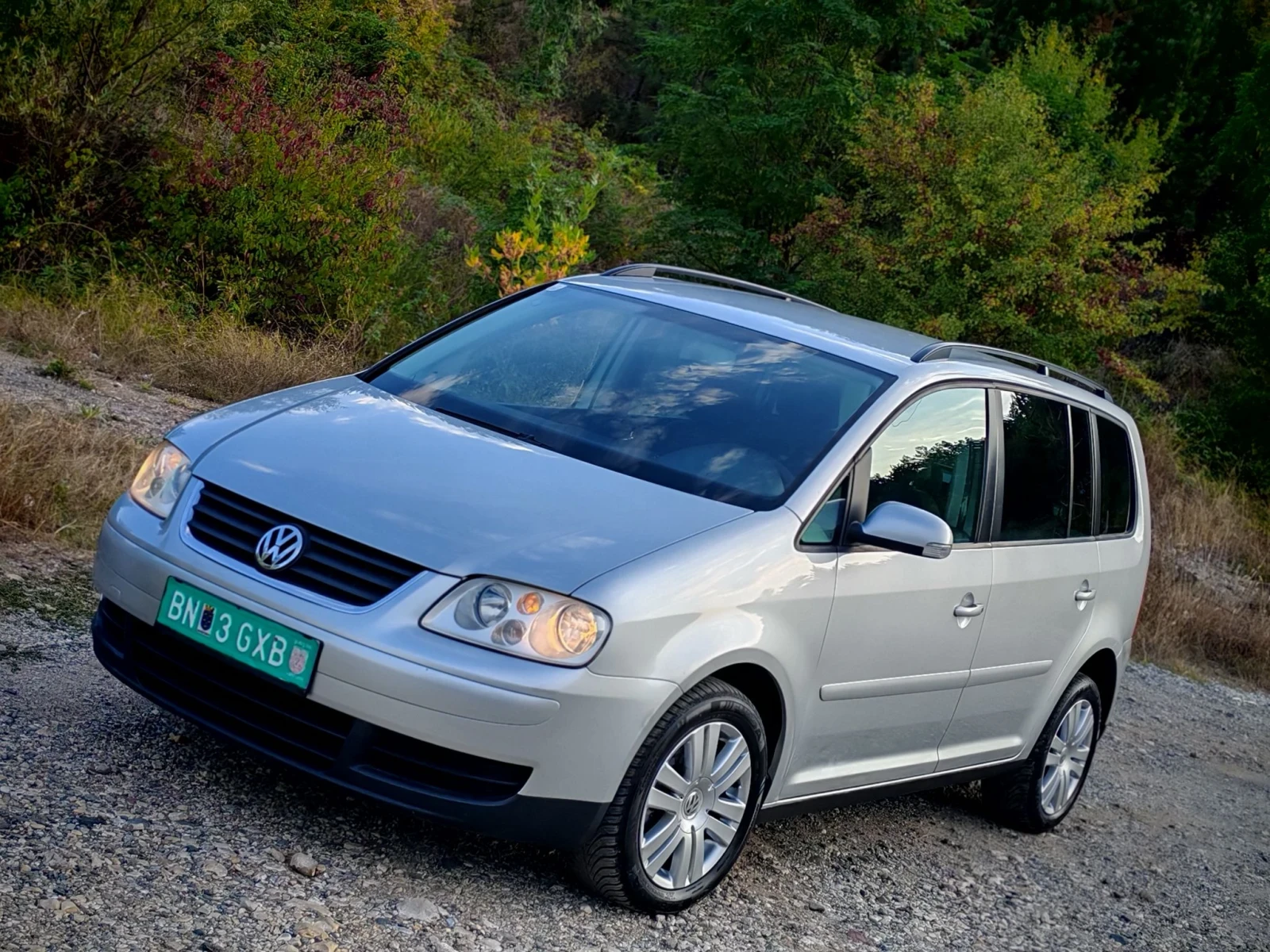 VW Touran 1.9TDI(101)* 6-СКОРОСТИ* КЛИМАТРОНИК* НОВ ВНОС* , снимка 2 - Автомобили и джипове - 56143368