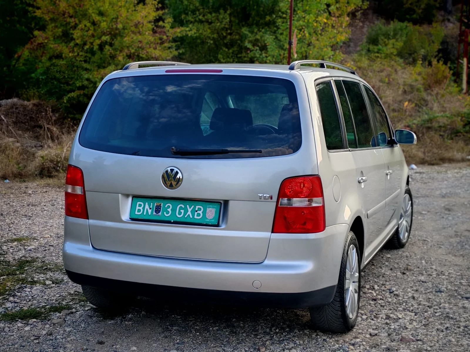 VW Touran 1.9TDI(101)* 6-СКОРОСТИ* КЛИМАТРОНИК* НОВ ВНОС* , снимка 6 - Автомобили и джипове - 56143368