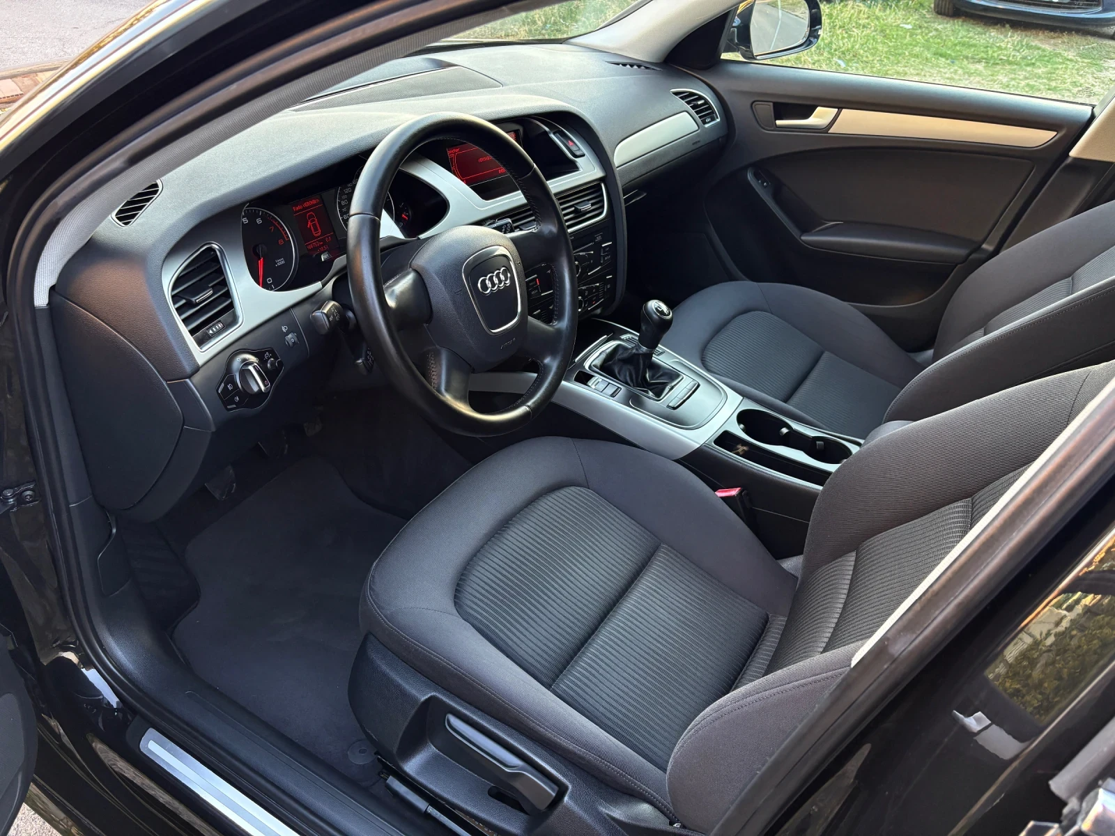 Audi A4 1.8T 166 000км* СЕРВИЗНА ДОКУМЕНТАЦИЯ* , снимка 8 - Автомобили и джипове - 56299779