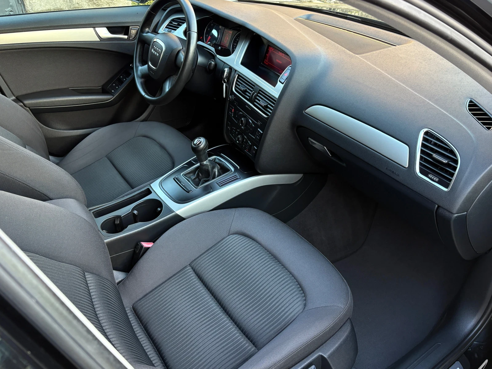 Audi A4 1.8T 166 000км* СЕРВИЗНА ДОКУМЕНТАЦИЯ* , снимка 9 - Автомобили и джипове - 56299779