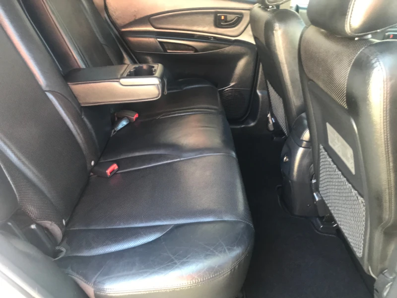 Hyundai Tucson 2.0 ЧИСТО НОВ 4?4, снимка 14 - Автомобили и джипове - 50973588