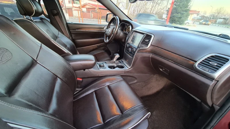 Jeep Grand cherokee Overland 5.7 HEMI* Distronic* Auto Park* Full* , снимка 7 - Автомобили и джипове - 53155100