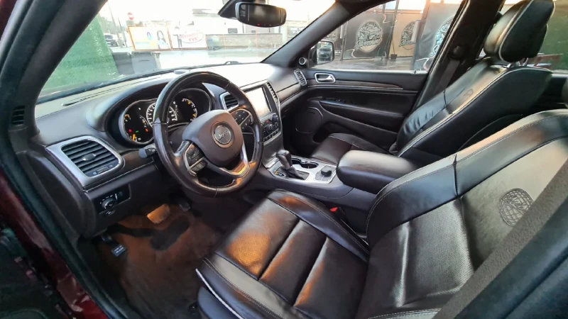 Jeep Grand cherokee Overland 5.7 HEMI* Distronic* Auto Park* Full* , снимка 5 - Автомобили и джипове - 53155100