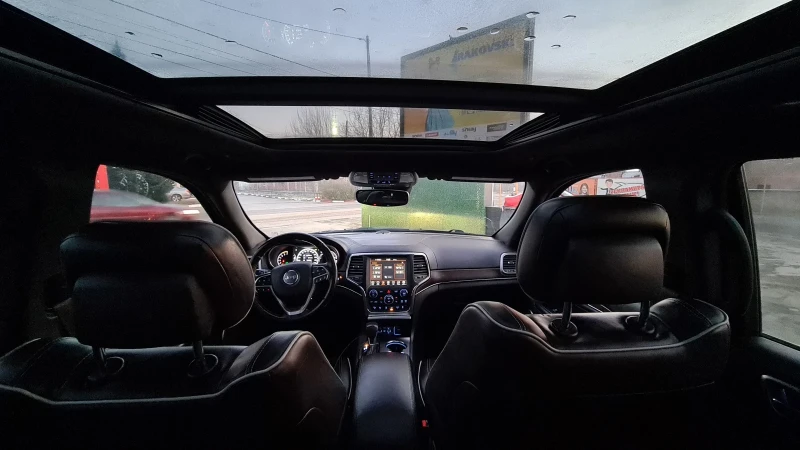 Jeep Grand cherokee Overland 5.7 HEMI* Distronic* Auto Park* Full* , снимка 11 - Автомобили и джипове - 53155100