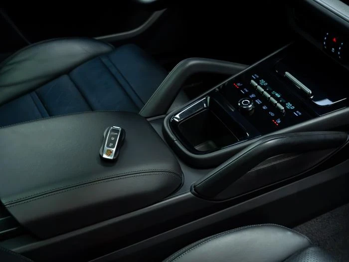 Porsche Cayenne E-HYBRID* BOSE* 360*  PANO* , снимка 11 - Автомобили и джипове - 56079147