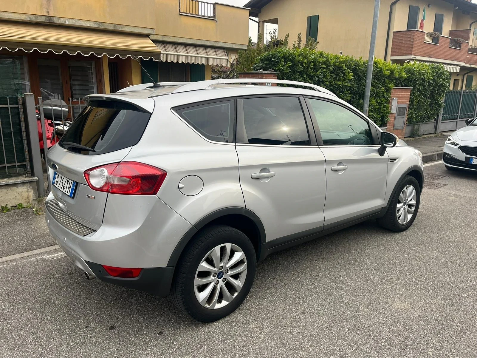 Ford Kuga  - изображение 4