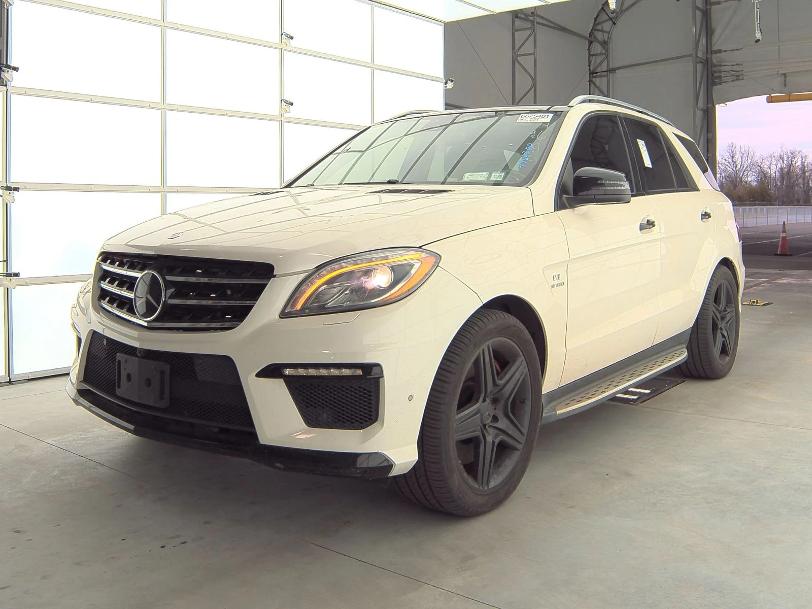 Mercedes-Benz ML 63 AMG ОБДУХВАНЕ/ДВОЙНА ПАНОРАМА/СЕРВИЗНА КНИЖКА! - изображение 3