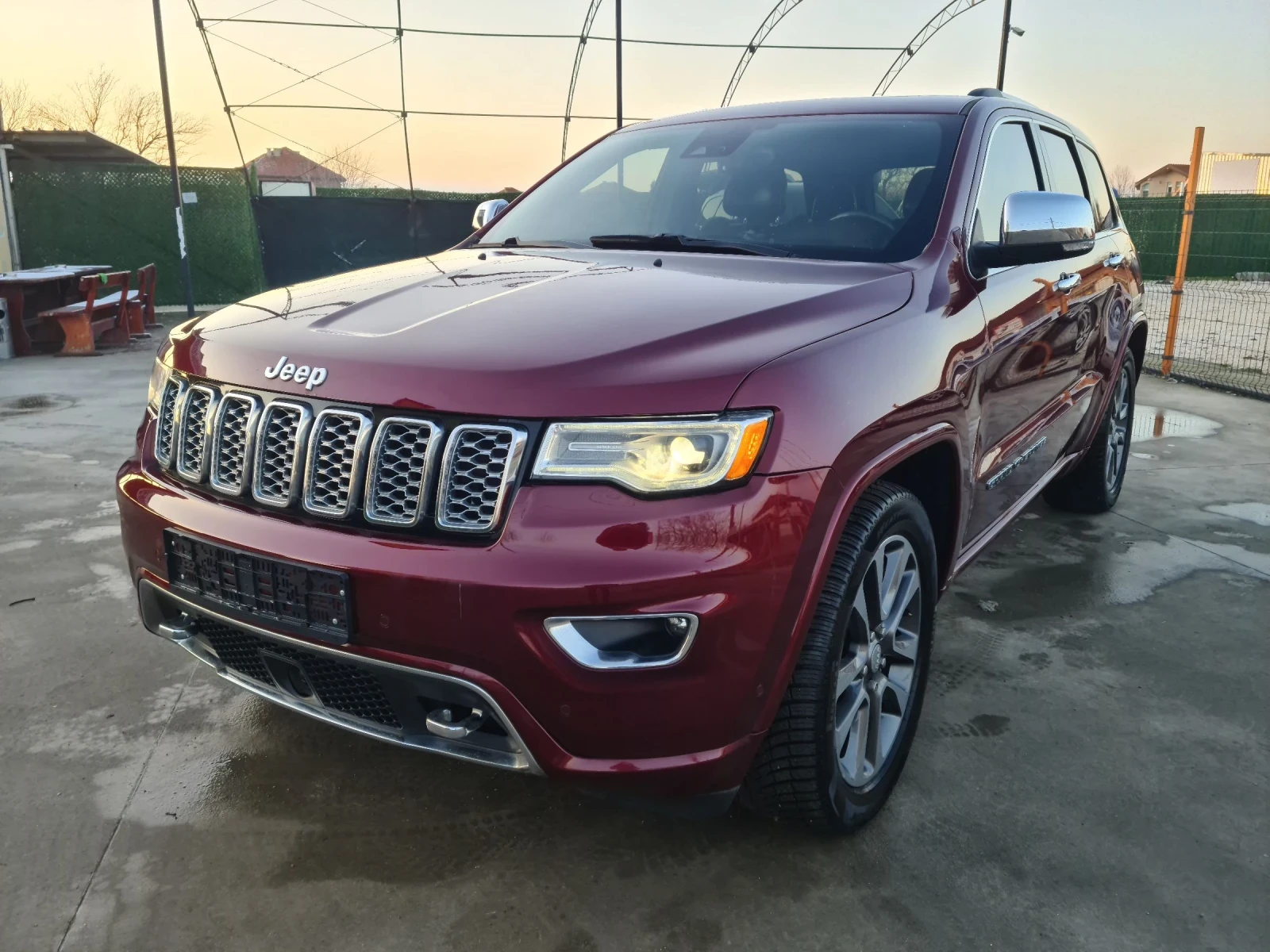 Jeep Grand cherokee Overland 5.7 HEMI* Distronic* Auto Park* Full*  - изображение 4