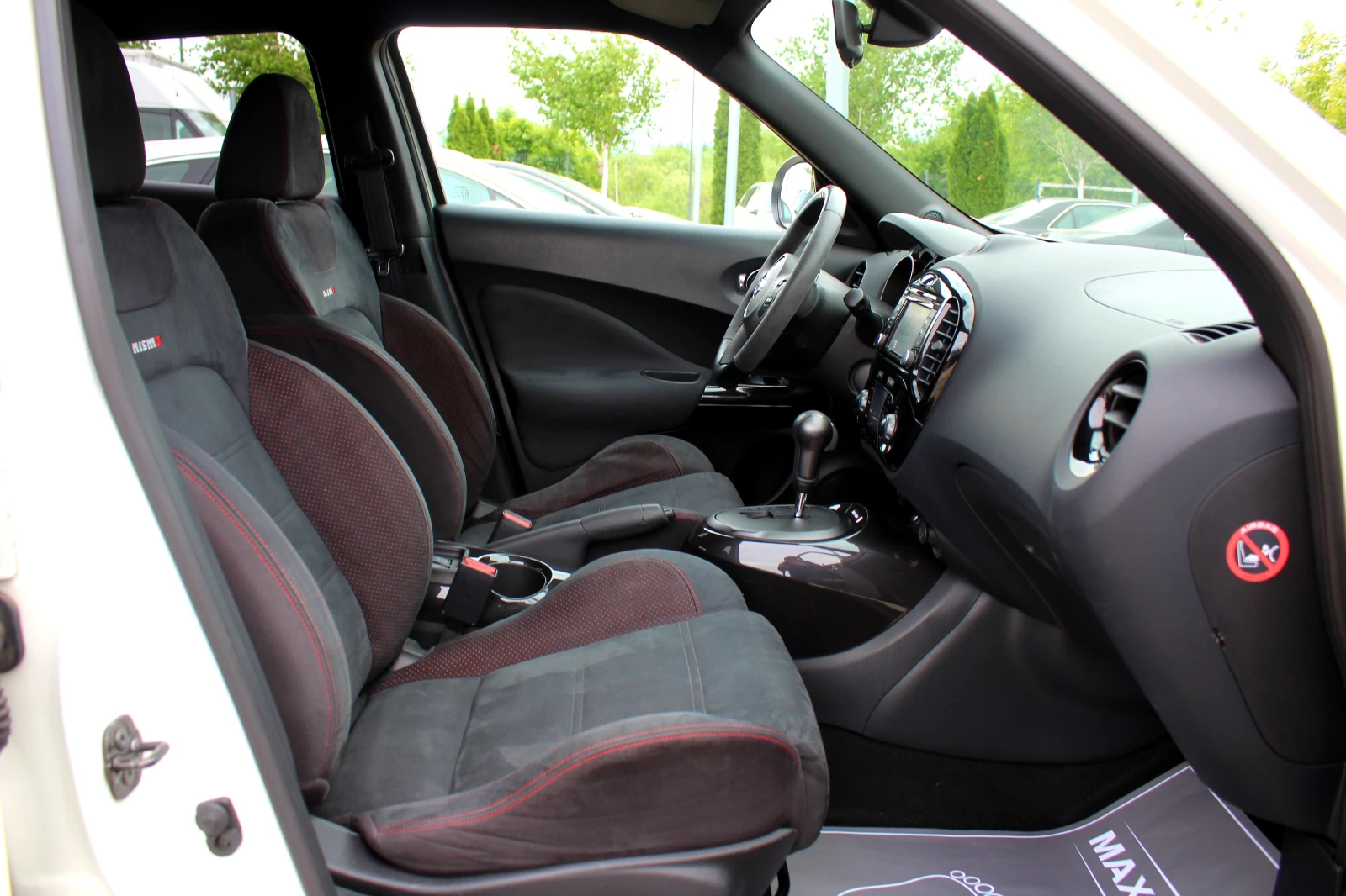 Nissan Juke NISMO 4X4 1.6DIG-T/СОБСТВЕН ЛИЗИНГ, снимка 13 - Автомобили и джипове - 54179327
